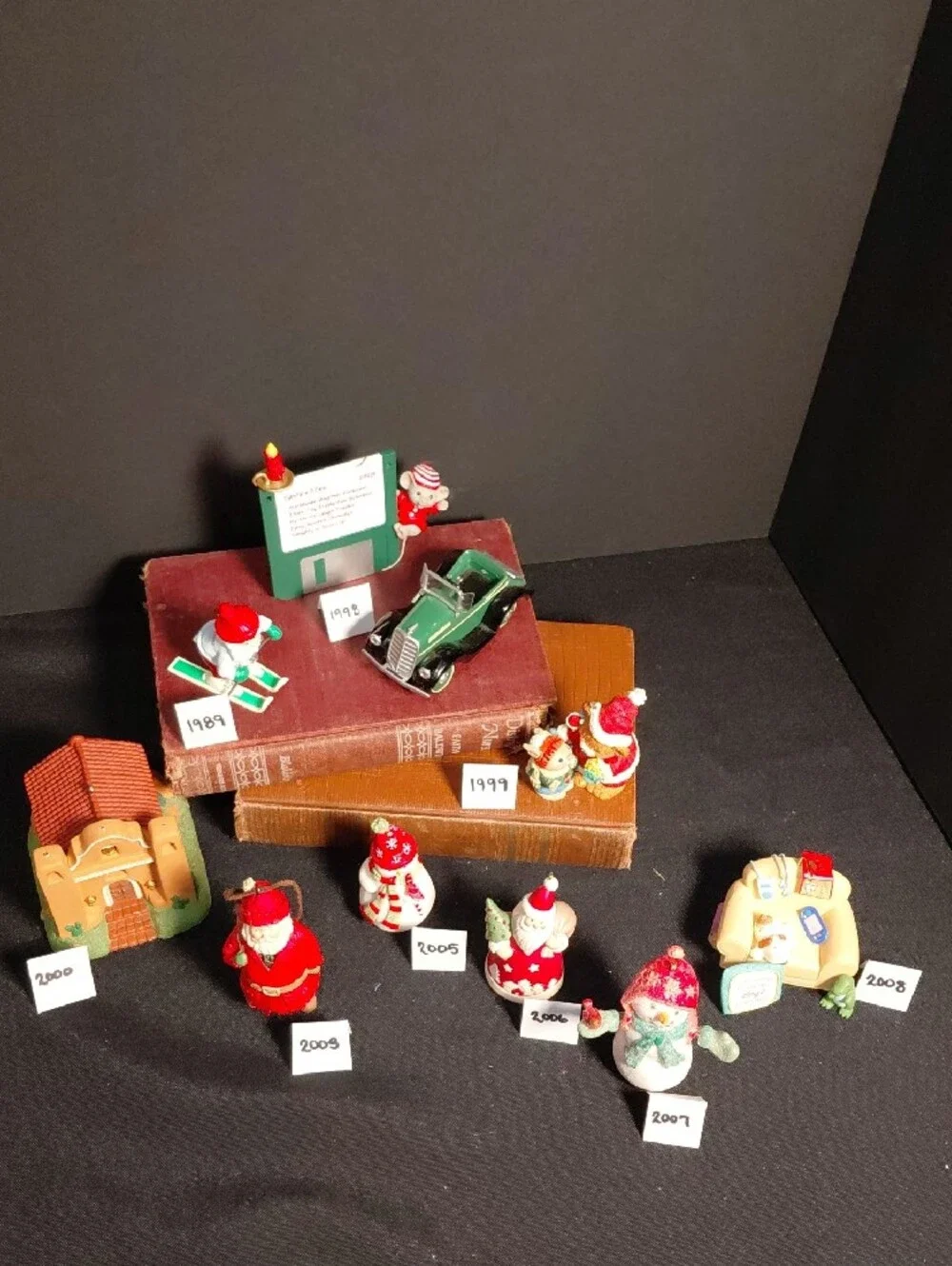 VINTAGE HALLMARK ORNAMENT LOT this Is a set of 10